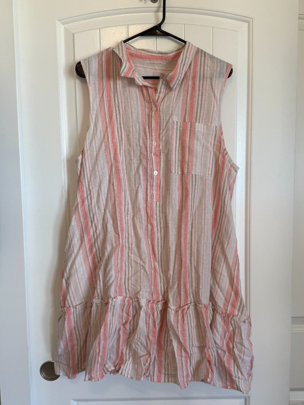 Stylish striped sleeveless top featuring a classic collar.